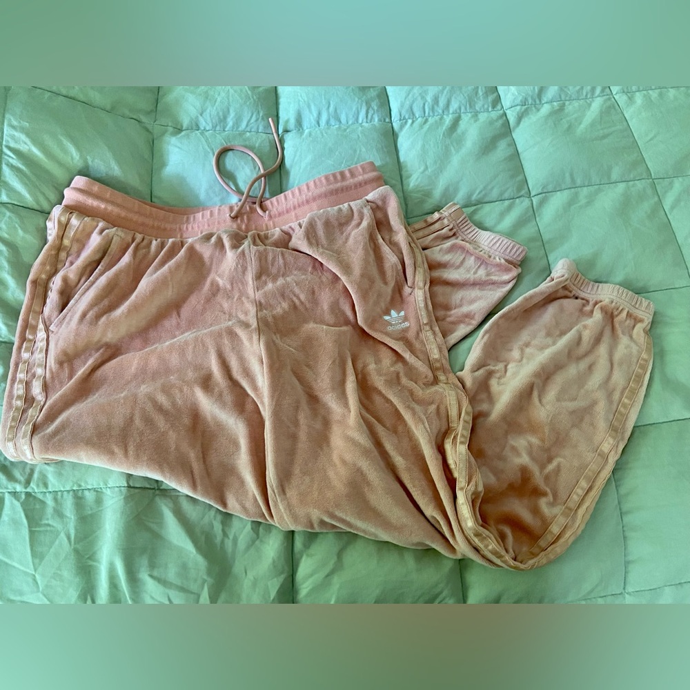 ADIDAS NWOT Velour peach Jogger Sweat pants like brand new
